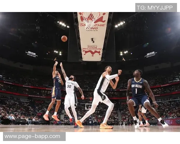 文班谈球队战术多样性认为马刺的纯粹篮球更符合战术本质与发展方向